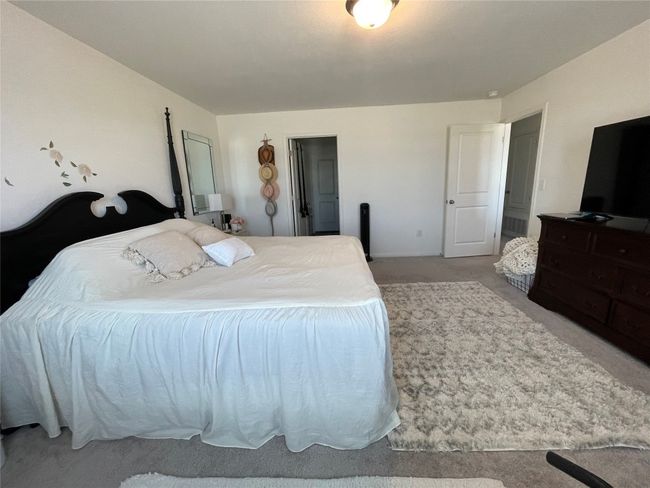 With a full en suite, this primary room has everything you need for a relaxing sleep. | Image 22