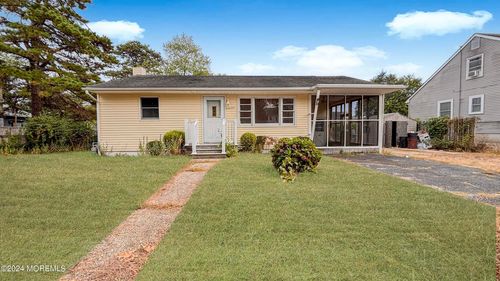 429 Seaman Ave, Beachwood, NJ, 08722-3713 | Card Image