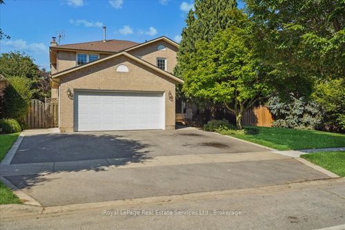 471 Deerhurst Dr, Burlington, ON, L7L5T4 | Card Image