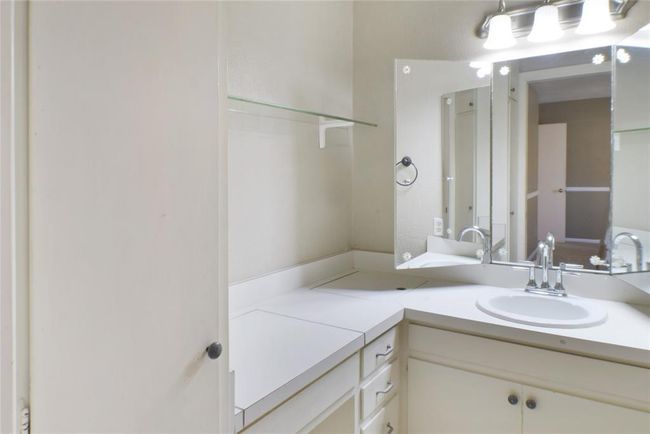 Primary Bathroom | Image 19