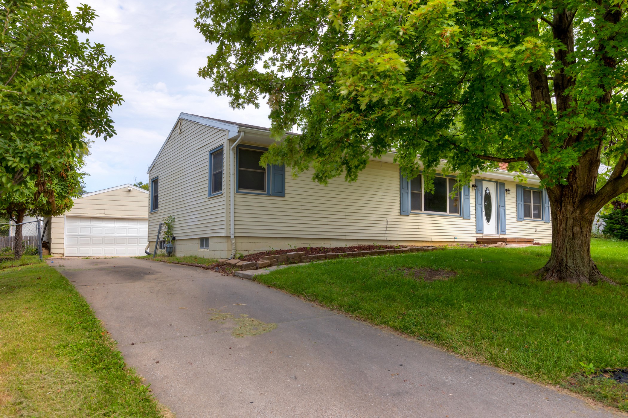 Greenfield Pkwy, Des Moines, IA 50320