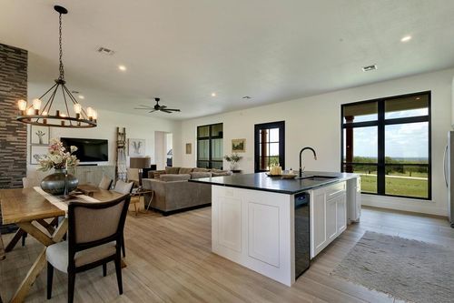 905 Thriving Oak Dr, Fredericksburg, TX, 78624-2848 | Card Image