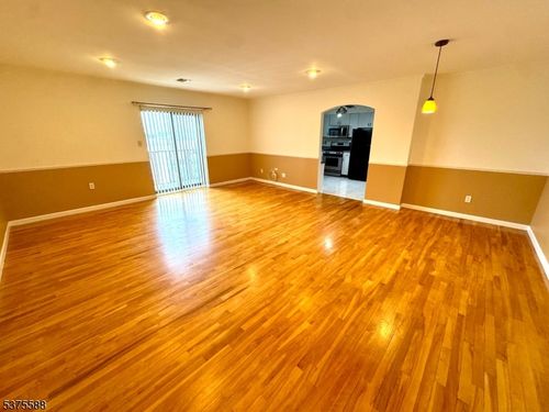 11a-40 Rome St, Newark, NJ, 07105-3318 | Card Image