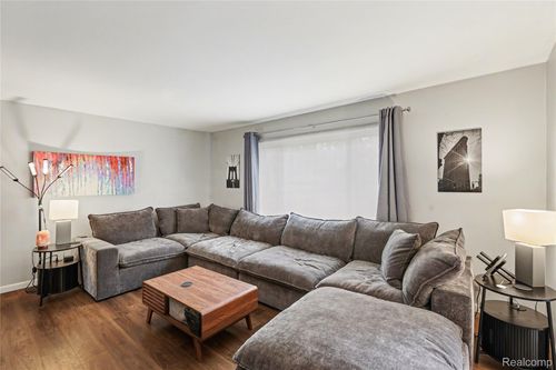 1141 Winchcombe Dr, Bloomfield Hills, MI, 48304-1169 | Card Image