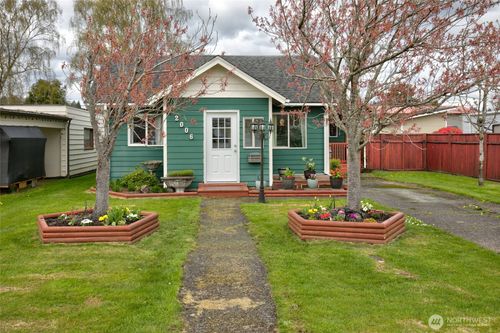 2006 W 2nd St, Aberdeen, WA, 98520-5507 | Card Image