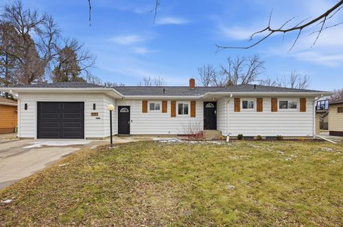 1010 River Dr, Moorhead, MN, 56560-3370 | Card Image