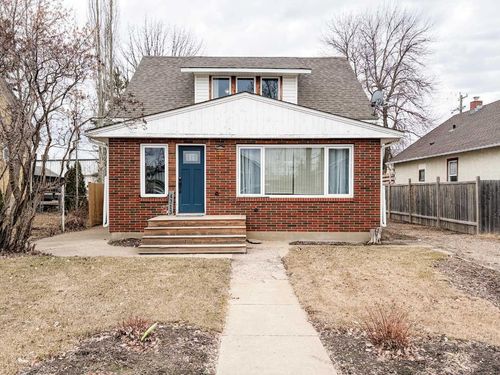 4713 51 St, Stettler, AB, T0C2L2 | Card Image