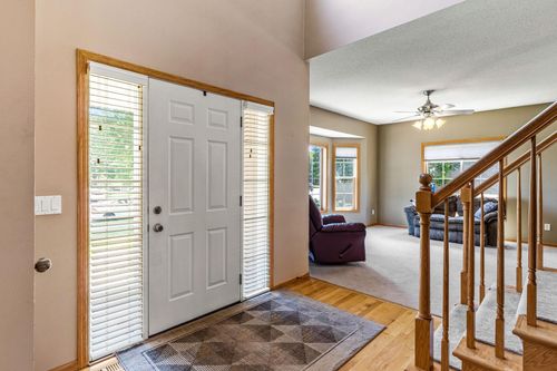 6352 Highland Hills Blvd S, Cottage Grove, MN, 55016-4479 | Card Image