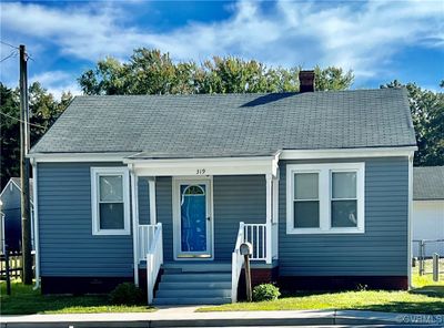 View of front of home featuring a front yard | Image 1