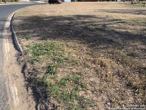 407 Wilson Ave, Devine, TX, 78016 | Card Image