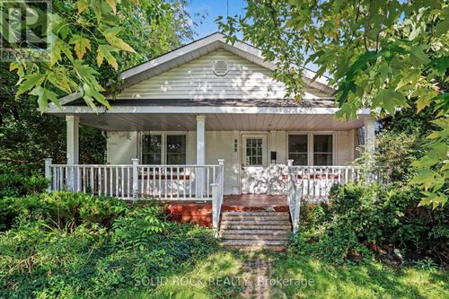 889 Mountainview Ave, Ottawa, ON, K2B5G1 | Card Image