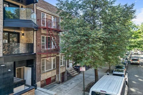 41 45th St, Sunnyside, NY, 11104-1905 | Card Image