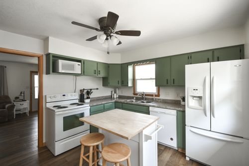 567 W 5th St, Zumbrota, MN, 55992-1117 | Card Image