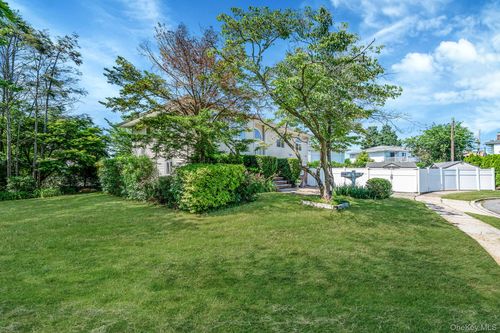 1 Mason Ct, Levittown, NY, 11756-4361 | Card Image