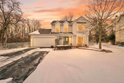 1117 Woodbriar Ct, Oxford, MI, 48371-6087 | Card Image