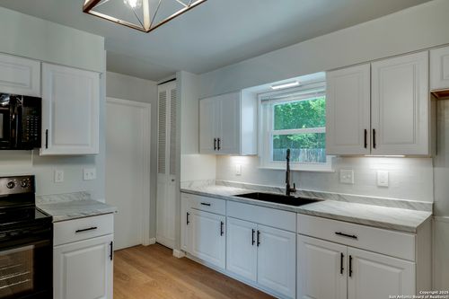 8302 Hastings, San Antonio, TX, 78239-2833 | Card Image