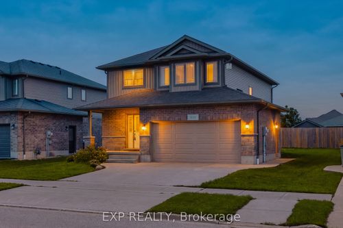300 Hutton St E, Listowel, ON, N4W0C1 | Card Image