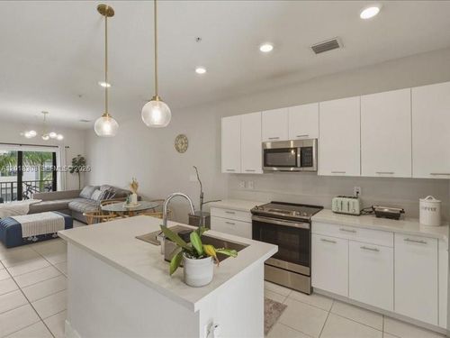 d-205-8201 Nw 41st St, Doral, FL, 33166 | Card Image