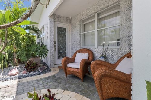 1282 Illinois Dr, NAPLES, FL, 34103-3851 | Card Image