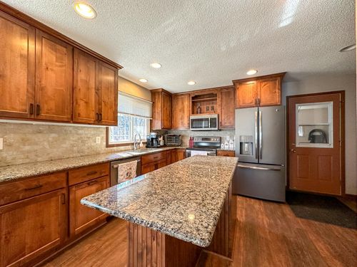 6991 100th Ave Se, Clear Lake, MN, 55319-8621 | Card Image