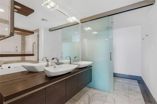 apt-3913-200 Biscayne Boulevard Way, Miami, FL, 33131-2162 | Card Image