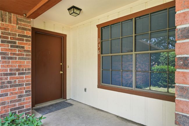 338 S Stewart Ave, Home with 6 bedrooms, 4 bathrooms and 4 parking in Lancaster TX | Image 5