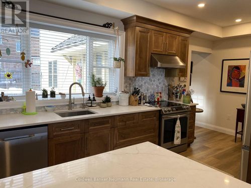 194 Norfolk Street, Guelph (Downtown), ON, N1H4K2 | Card Image