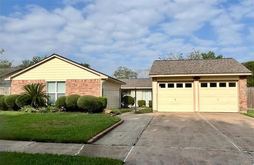 534 W Castle Harbour Drive, Friendswood, TX, 77546 | Card Image