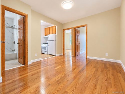 3055 48th Street, New York, NY, 11103 | Card Image