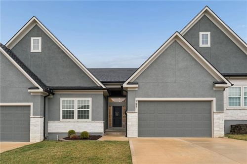 792 Ne Algonquin St, Lee's Summit, MO, 64064-8037 | Card Image