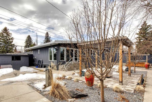 1316 34 Avenue Sw, Home with 5 bedrooms, 3 bathrooms and 4 parking in Calgary AB | Image 2