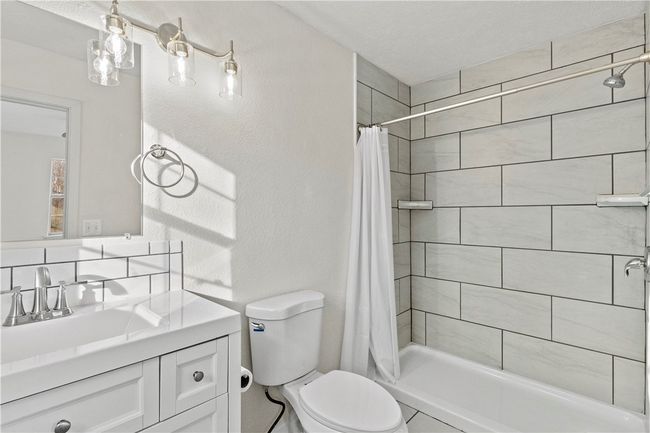 Primary Bathroom | Image 15