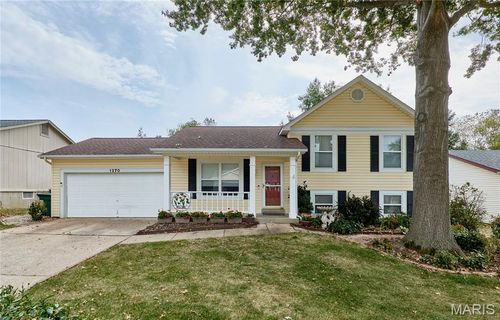 1270 Poseidon Ct, Saint Peters, MO, 63376-5230 | Card Image