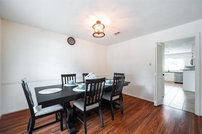 dining area | Image 17
