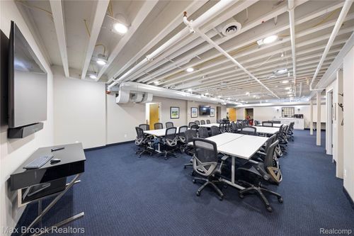 110 S Washington St, Oxford, MI, 48371-4975 | Card Image