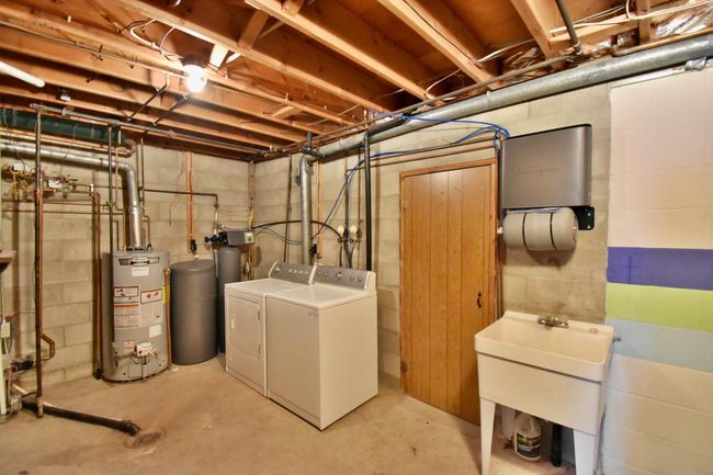LL utility room with dry storage | Image 32