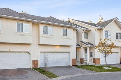 364 Prominence Hts Sw, Townhouse with 3 bedrooms, 3 bathrooms and 4 parking in Calgary AB | Image 2