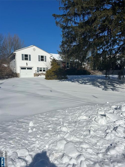 64 William St, Clark, NJ, 07066-2851 | Card Image