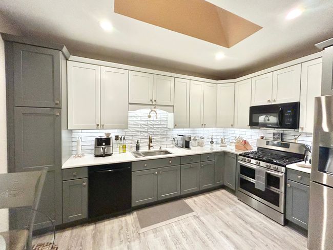Two-Tone Cabinetry | Image 7