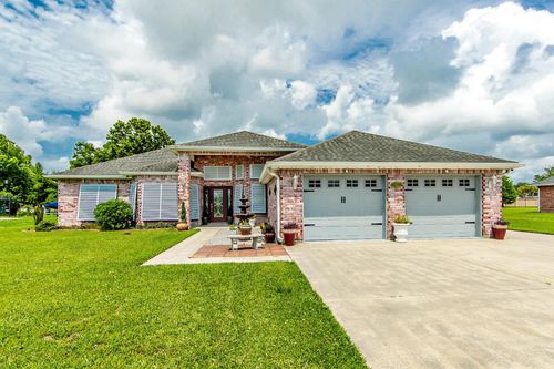 141 Tyler Christian Dr, Houma, LA, 70360-8926 | Card Image