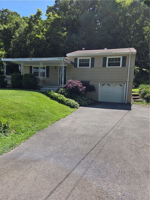 107 Mckenna Dr, Hopewell Twp, PA, 15001 | Card Image