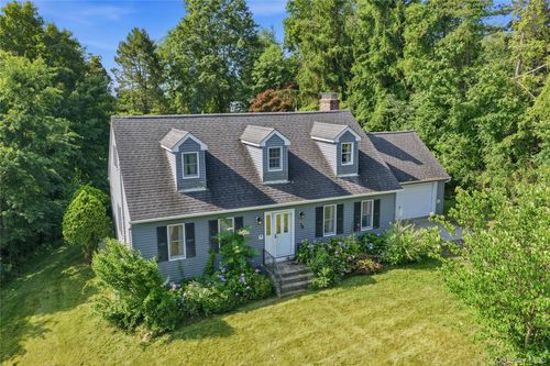 12 Kristi Ln, Poughkeepsie, NY, 12601-6310 | Card Image