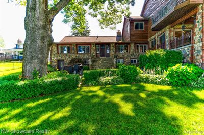 2881 Lansdowne Road, Home with 4 bedrooms, 4 bathrooms and null parking in Waterford Twp MI | Image 1