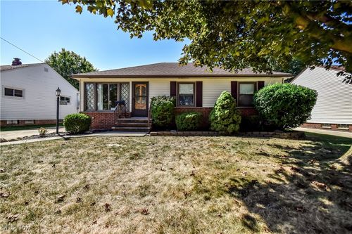 726 Glenhurst Rd, Willowick, OH, 44095-4233 | Card Image