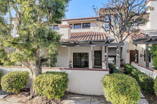 5 Cordoba Ct, Manhattan Beach, CA, 90266-7242 | Card Image