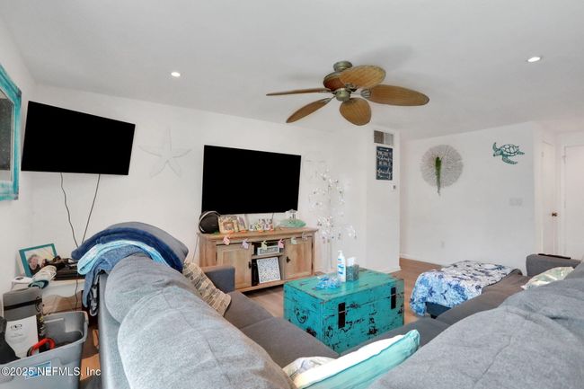 523 Cruiser Ln, House other with 3 bedrooms, 2 bathrooms and null parking in Atlantic Beach FL | Image 17
