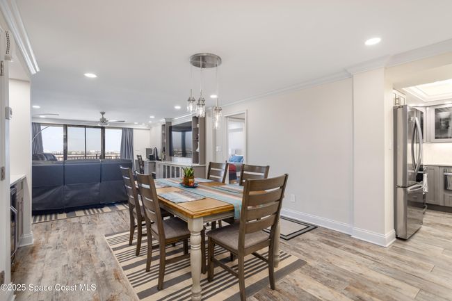 Large dining area | Image 18