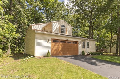 704 Grand Ct, South Lyon, MI, 48178-2017 | Card Image