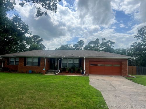 1221 Country Club, McAlester, OK, 74501 | Card Image