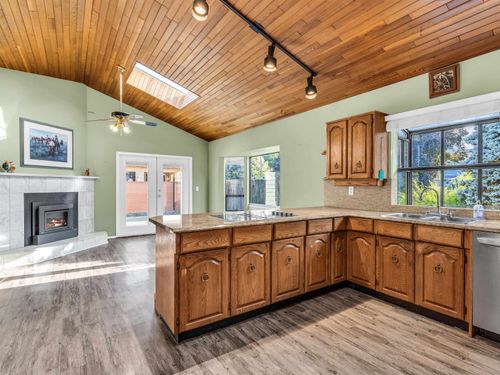 11750 190 St, Pitt Meadows, BC, V3Y1Y2 | Card Image